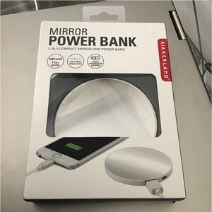Kikkerland Mirror power bank 2-in-1 compact mirror and power bank